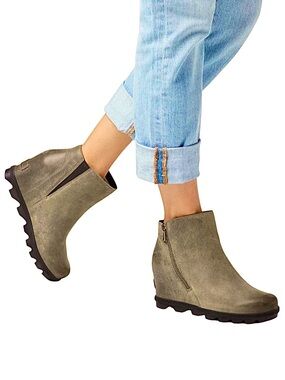 SOREL Joan of Arctic II Taupe Wedge Zip Bootie